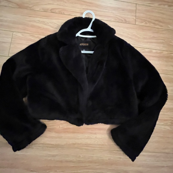 Faux fur cropped jacket super cute - Picture 1 of 2